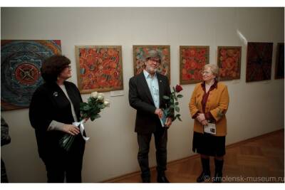 В Смоленске открылась выставка «Живое дерево Инессы и Рашида Азбухановых»