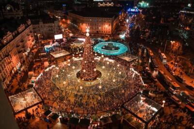 Впечатляющие кадры новогодней елки в Киеве с высоты птичьего полета. ФОТО