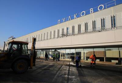 Рейс из Петербурга в заваленный снегом Челябинск задерживается на 10 часов