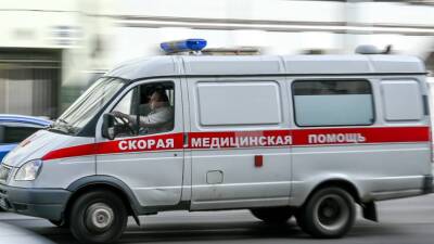 Три человека получили травмы при столкновении с машиной такси в Приморском районе
