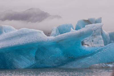 Учеными найдены опасные трещины в леднике Судного дня