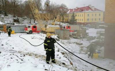 В Смоленске тушили пожар на стройплощадке