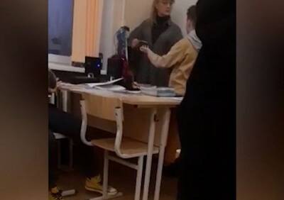 В Свердловской области учительница дала пощечину школьнику и порвала его тетрадь