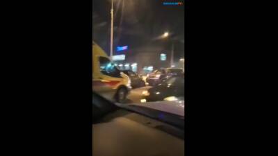 Три автомобиля серьезно столкнулись на перекрестке Ленина и Больничной