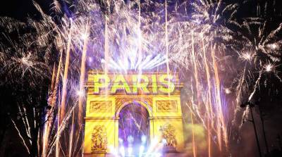 Власти Парижа отменили новогодние мероприятия на Елисейских полях