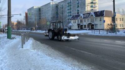 Улицы и тротуары Пензы очищают от снега 63 спецмашины