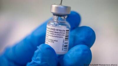 Pfizer планирует тестировать бустерную дозу вакцины на детях – что известно
