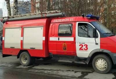 В Россия произошел взрыв на комбинате детского питания. Во время тушения пожара из окна выпал спасатель