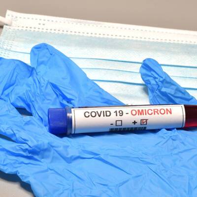 Врачи из ЮАР назвали необычный симптом штамма "омикрон" коронавируса