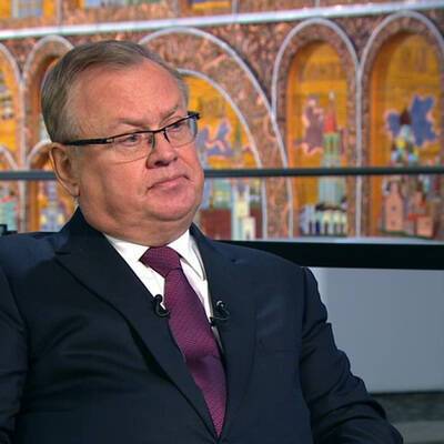 Глава ВТБ назвал нереалистичным отключение России от SWIFT