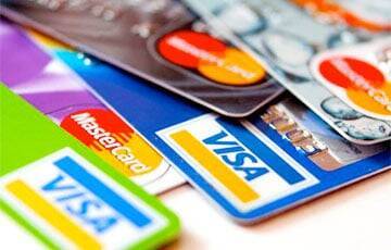 В Беларуси продолжает сокращаться число банковских карточек
