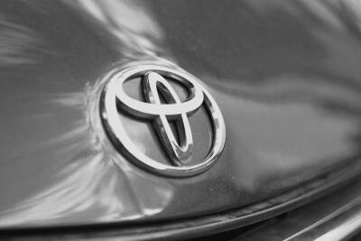 Toyota убрала кнопку дистанционного запуска авто со штатного ключа зажигания