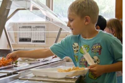 На питание школьников трех школ Волховского района выделили более 11 миллионов рублей