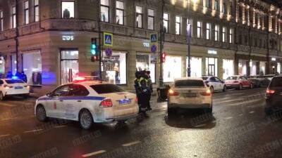 Момент ДТП с машиной полиции в Петербурге попал на случайное видео