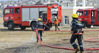 В Хырдалане произошел пожар в жилом здании, 10 человек эвакуированы