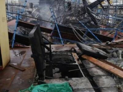 В Санкт-Петербурге сутки тушили пожар на военном корабле