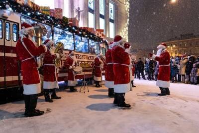 Новогодний «ДедМоробус» начнет курсировать в Петербурге с 21 декабря