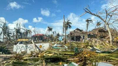 Число жертв тайфуна на Филиппинах превысило 140 человек