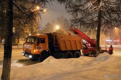 Сотрудники мэрии Хабаровска ввели режим ЧС из-за мощного снежного циклона
