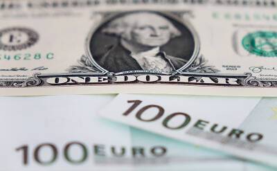 Курс валют сегодня: доллар и евро устроили «американские горки» на торгах