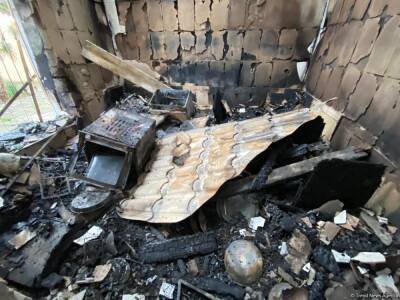 В пожаре в Агджебеди сгорели три члена одной семьи (ФОТО)