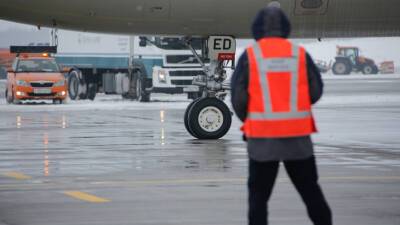 Летевший из Магадана в Новосибирск самолет экстренно приземлился в Иркутске