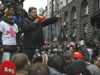 Петр Порошенко - Александр Устинов - Порошенко вспомнил 2013 год и написал, что "забрался на грейдер, окруженный агрессивной толпой титушек". Его раскритиковали - gordonua.com - Украина - Сумы