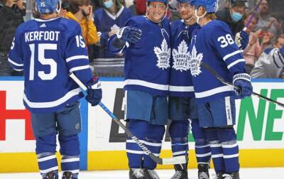 НХЛ: Торонто выигрывает пятый матч подряд и выходит в лидеры чемпионата