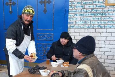 В Твери начнут ежедневно кормить бездомных