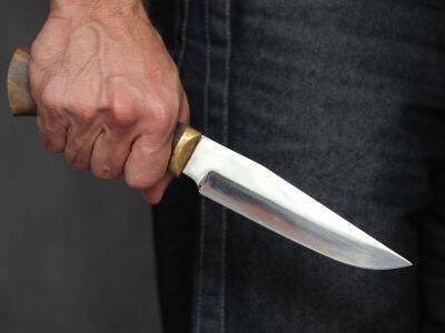 У напавшего с ножом на учителя десятиклассника нашли психическое заболевание