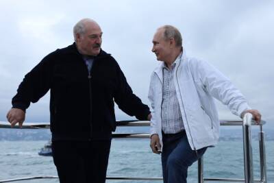 Лукашенко договорился с Путиным собрать военных на границе Украины