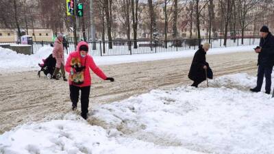 Число обращений в травмпункты Петербурга увеличилось в 1,5 раза из-за нерасчищенных улиц