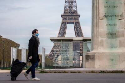Новый штамм коронавируса набирает обороты: Франция ужесточила правила въезда