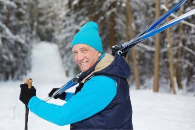 Петербуржцам разрешили бесплатно провозить в электричках лыжи и сноуборды