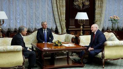Лукашенко объяснил давление на Белоруссию борьбой Запада против России