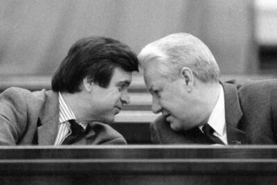 Хасбулатов назвал невозможным сохранение СССР в ответ на слова соратника Горбачёва