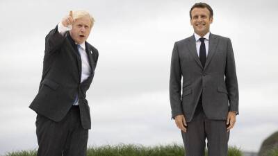 СМИ: Президент Франции Макрон назвал британского премьера Джонсона клоуном