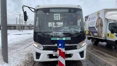 Два рейсовых автобуса столкнулись в Лианозовском проезде в Москве