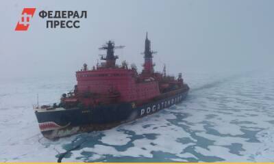 Газовоз «Борис Соколов» застрял во льдах Карского моря