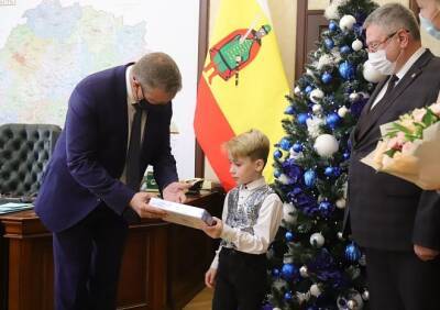 Любимов передал рязанскому второкласснику подарок от президента Путина