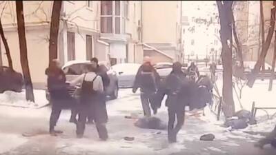 Рабочие подрались в центре Москвы. Видео