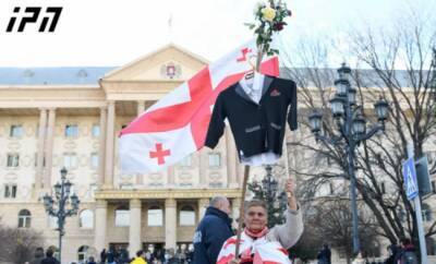 В Тбилиси на фоне акции протеста слушается «дело о пиджаках» Саакашвили
