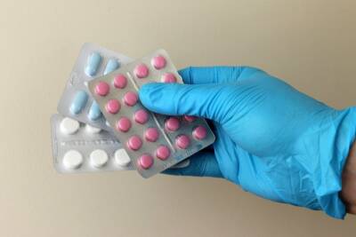 В Британии одобрили препарат от COVID-19, эффективный против «омикрон»-штамма