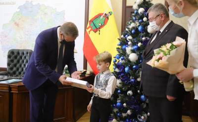 Рязанский школьник получил в подарок от Путина планшет