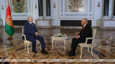 Лукашенко: у беглых началась драка за деньги Запада