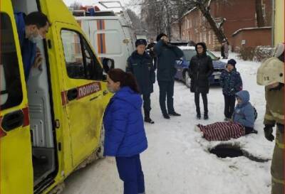 В Тверской области ребенок провалился в приоткрытый люк