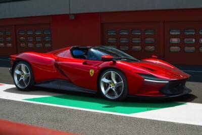 Ferrari представила эксклюзивный суперкар Daytona SP3