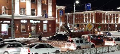 Водитель «налетел» на ограждение в центре Петрозаводска