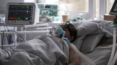 Число пациентов с COVID-19 в петербургских больницах увеличилось на 403 человека за сутки