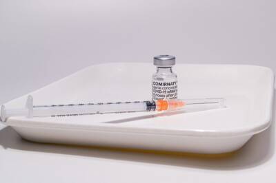 В Великобритании сообщили причину образования тромбов после введения COVID-вакцины AstraZeneca